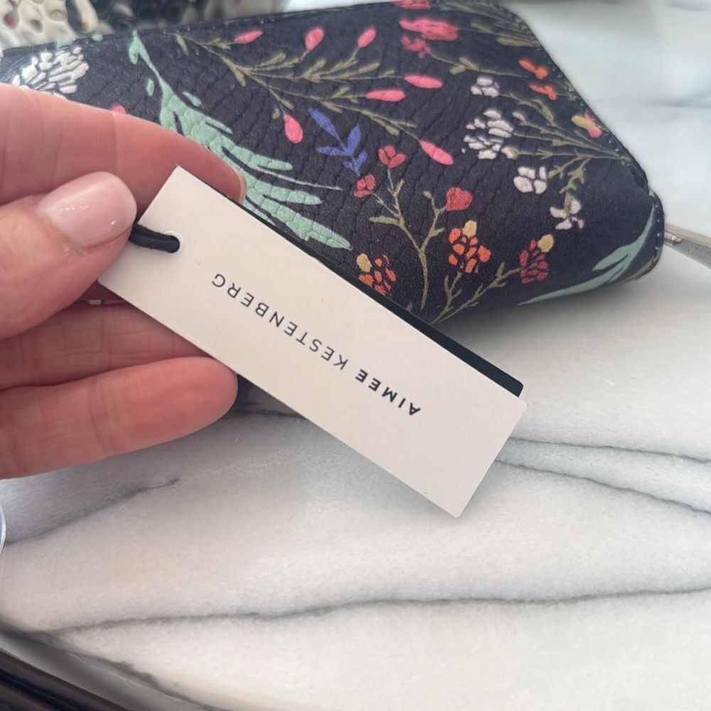 NWT Aimee Kesternberg Zip Around Wristlet in
Majestic Floral - Picture 7 of 8